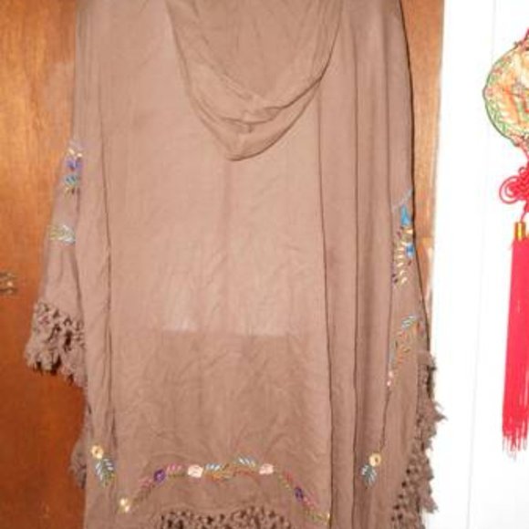 Evy’s Tree Kay Embroidered Poncho Desert Taupe Crinkle Rayon OS - Picture 8 of 8